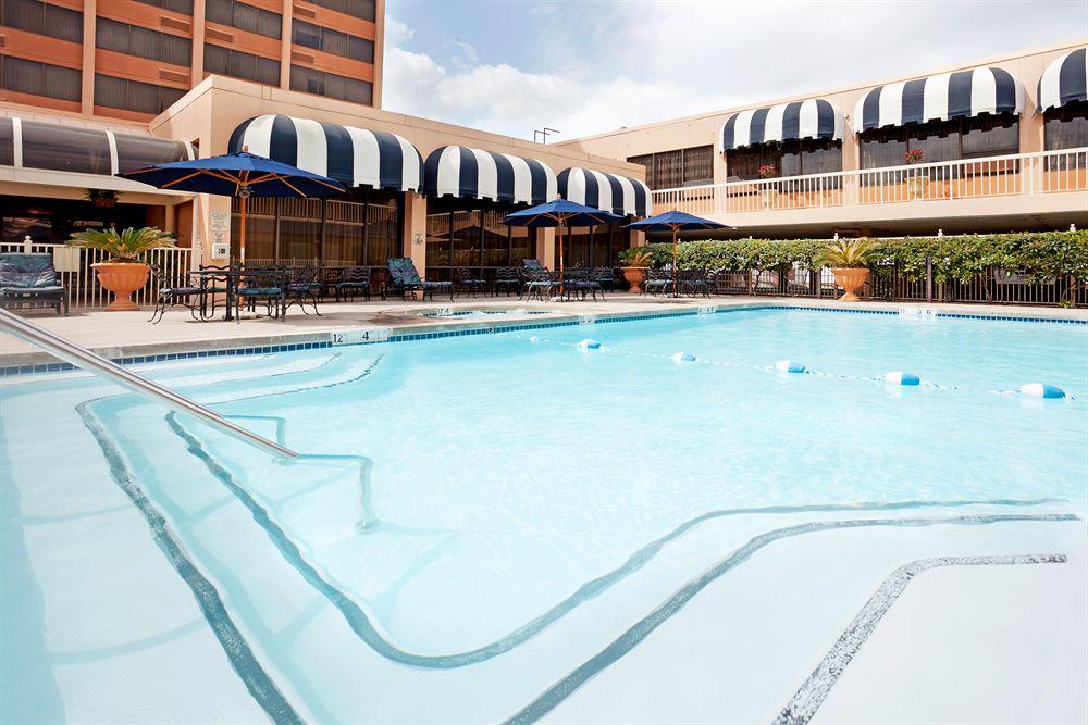 Crowne Plaza San Antonio Airport By Ihg Hotel Exterior photo